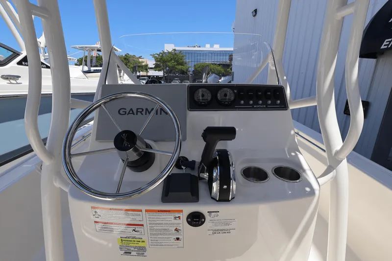 Slide: The Image of Boston Whaler 190 Montauk 2025 - 16