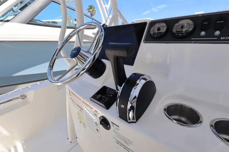 Slide: The Image of Boston Whaler 190 Montauk 2025 - 22
