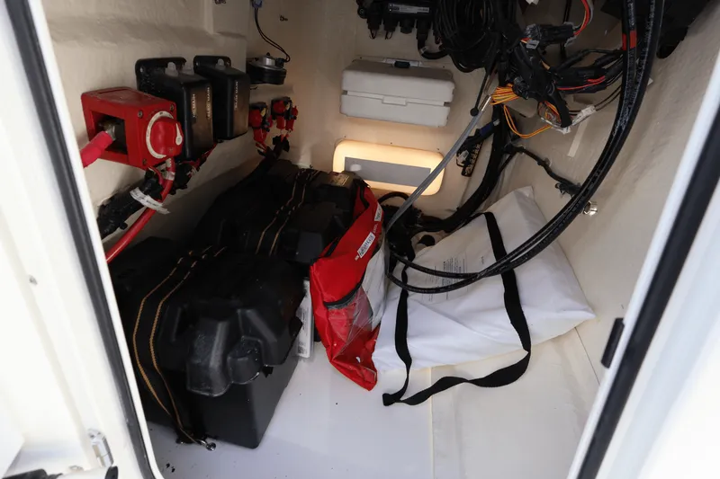 Slide: The Image of Boston Whaler 190 Montauk 2025 - 25