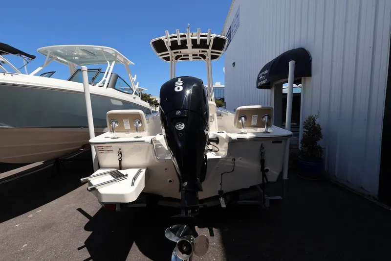 Slide: The Image of Boston Whaler 190 Montauk 2025 - 3