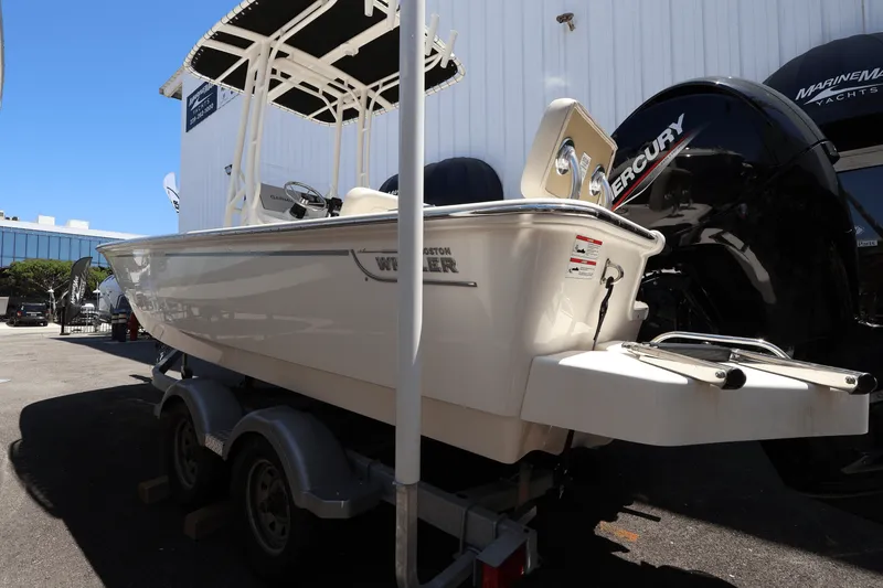 Slide: The Image of Boston Whaler 190 Montauk 2025 - 5