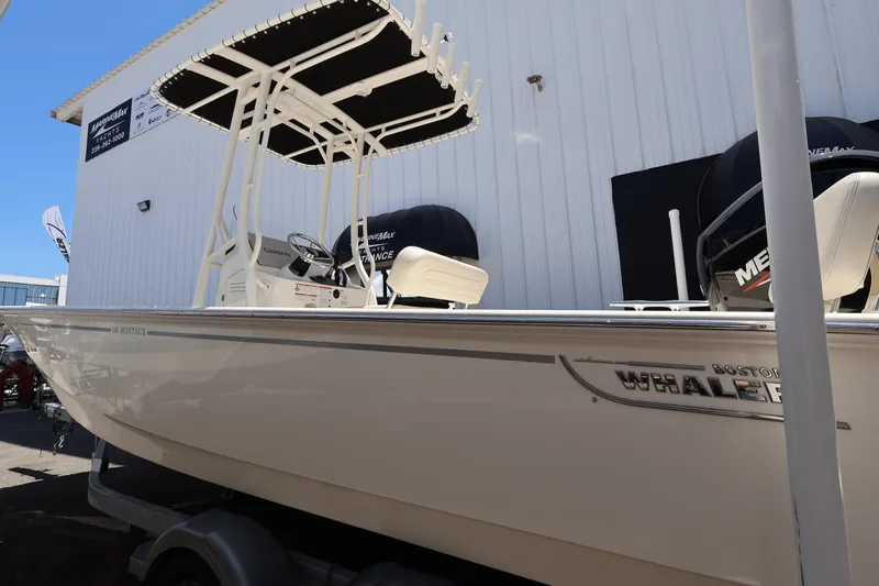 Slide: The Image of Boston Whaler 190 Montauk 2025 - 6