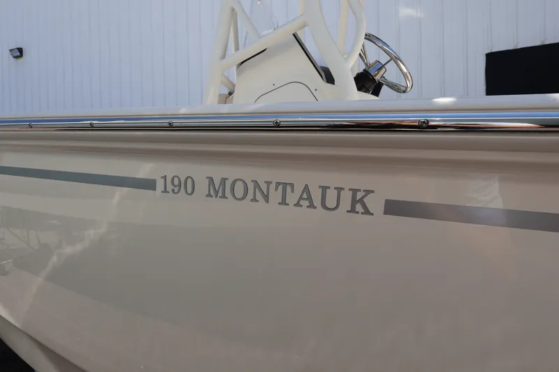Slide: The Image of Boston Whaler 190 Montauk 2025 - 7