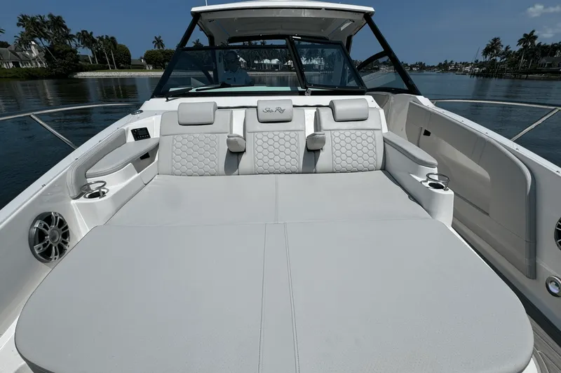 Slide: The Image of Sea Ray Sundancer 320 Outboard 2025 - 14