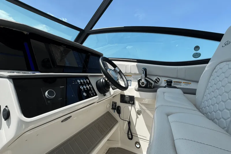 Slide: The Image of Sea Ray Sundancer 320 Outboard 2025 - 20