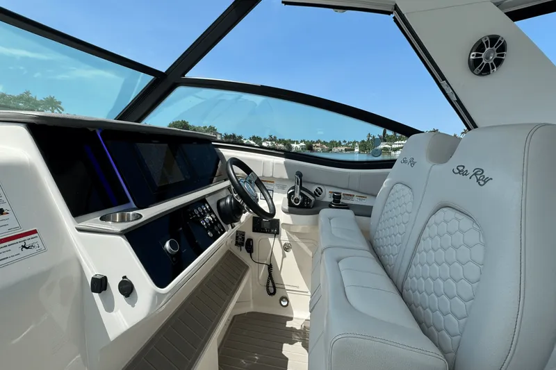 Slide: The Image of Sea Ray Sundancer 320 Outboard 2025 - 21