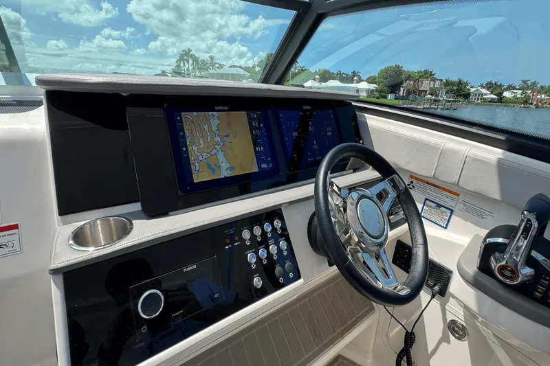 Slide: The Image of Sea Ray Sundancer 320 Outboard 2025 - 22