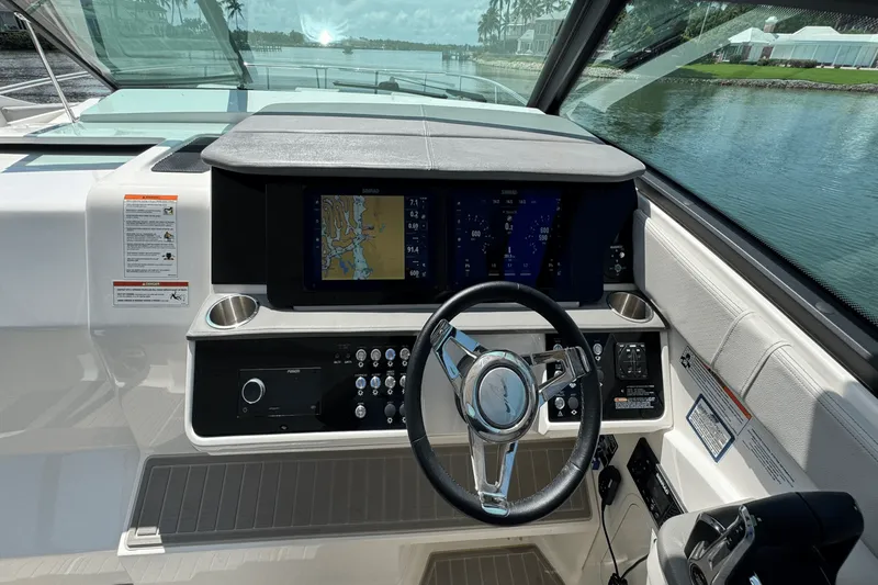 Slide: The Image of Sea Ray Sundancer 320 Outboard 2025 - 23