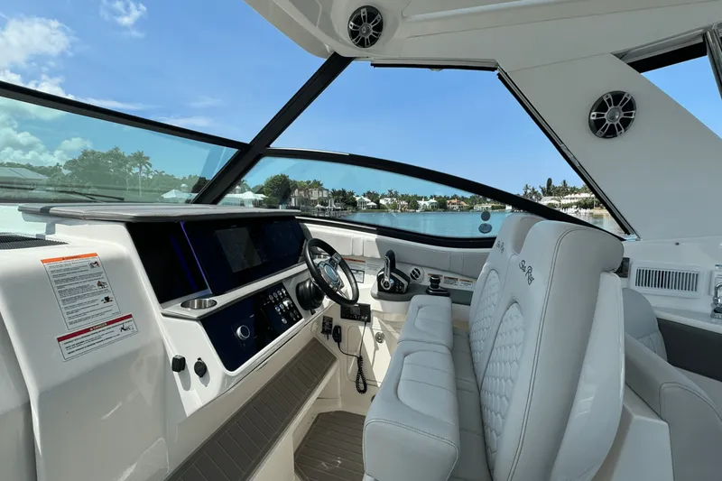 Slide: The Image of Sea Ray Sundancer 320 Outboard 2025 - 24
