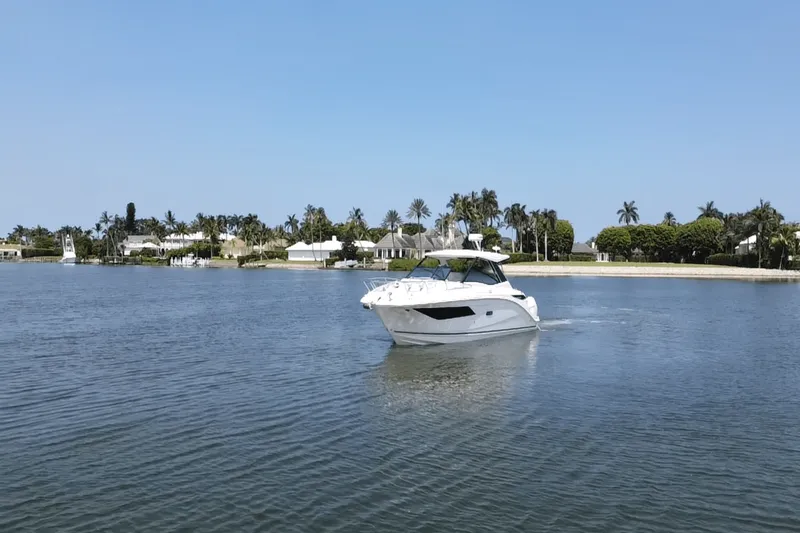 Slide: The Image of Sea Ray Sundancer 320 Outboard 2025 - 3