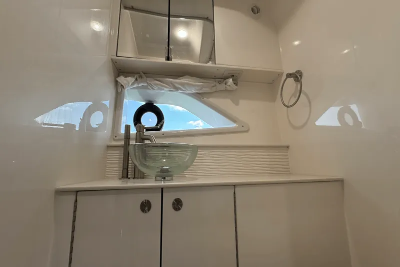 Slide: The Image of Sea Ray Sundancer 320 Outboard 2025 - 36