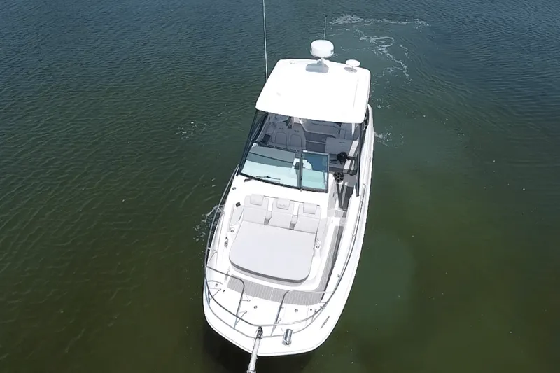 Slide: The Image of Sea Ray Sundancer 320 Outboard 2025 - 5