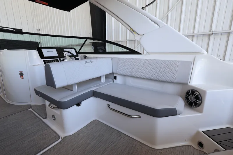 Slide: The Image of Sea Ray SDX 270 Outboard 2025 - 11