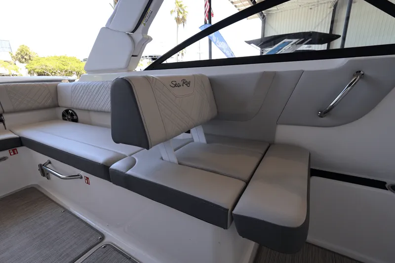 Slide: The Image of Sea Ray SDX 270 Outboard 2025 - 12