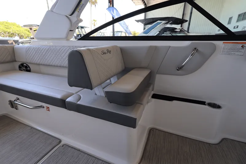 Slide: The Image of Sea Ray SDX 270 Outboard 2025 - 13