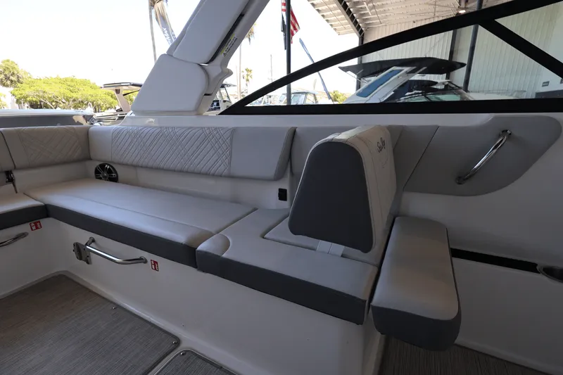 Slide: The Image of Sea Ray SDX 270 Outboard 2025 - 14