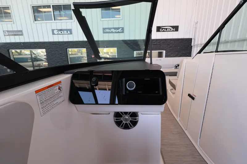 Slide: The Image of Sea Ray SDX 270 Outboard 2025 - 15