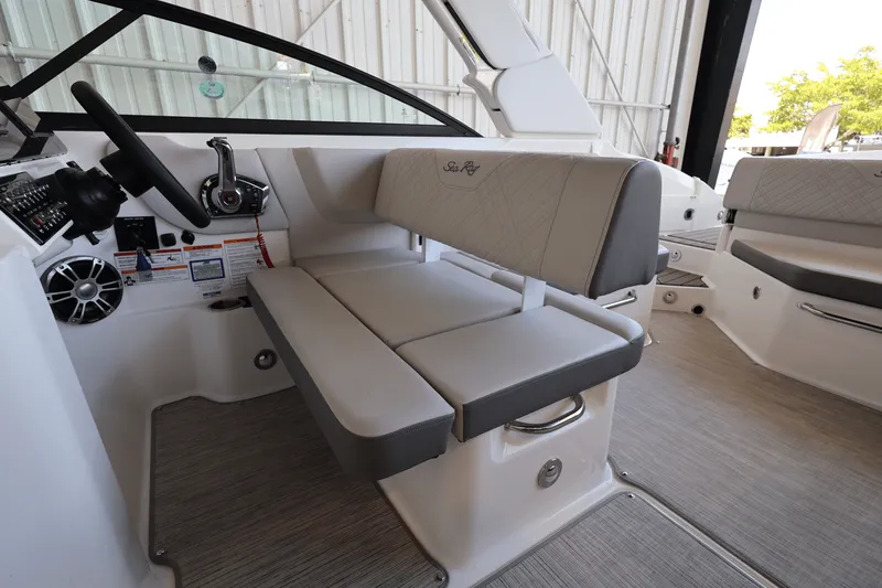 Slide: The Image of Sea Ray SDX 270 Outboard 2025 - 16