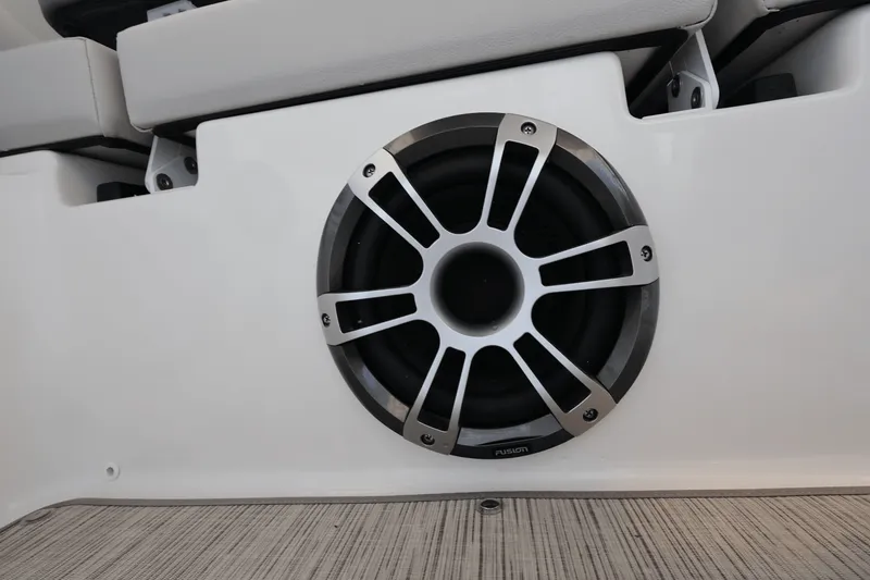 Slide: The Image of Sea Ray SDX 270 Outboard 2025 - 18