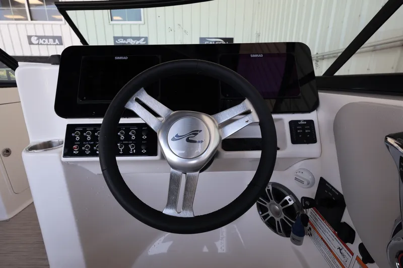 Slide: The Image of Sea Ray SDX 270 Outboard 2025 - 21