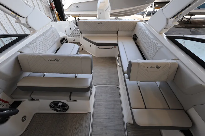 Slide: The Image of Sea Ray SDX 270 Outboard 2025 - 22