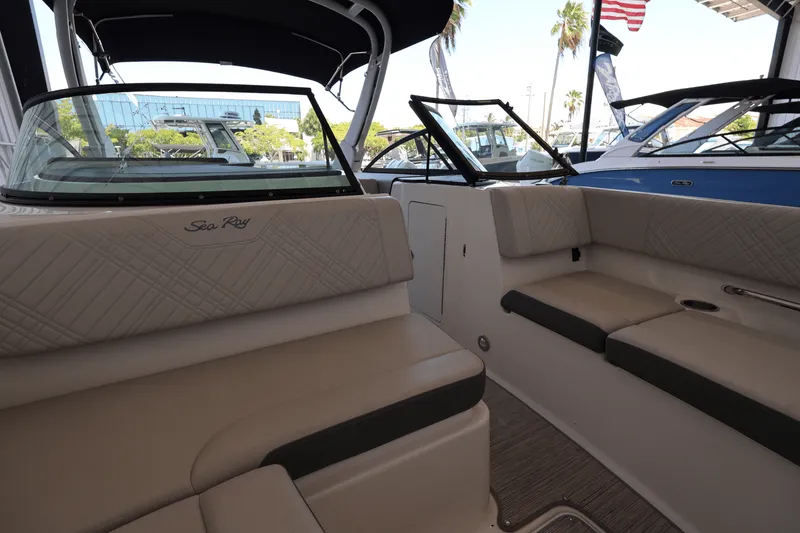 Slide: The Image of Sea Ray SDX 270 Outboard 2025 - 29