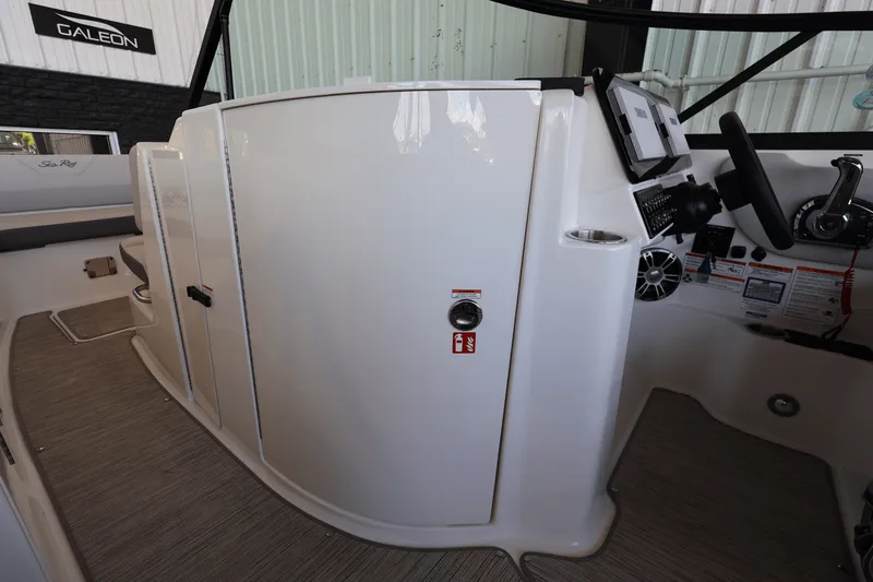 Slide: The Image of Sea Ray SDX 270 Outboard 2025 - 30