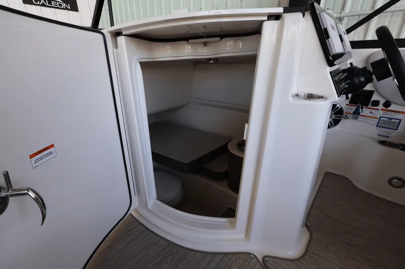 Slide: The Image of Sea Ray SDX 270 Outboard 2025 - 31