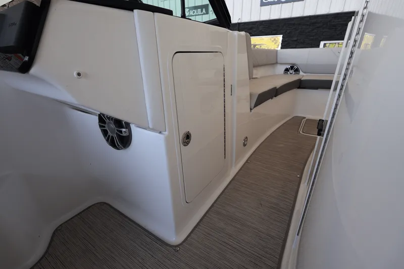 Slide: The Image of Sea Ray SDX 270 Outboard 2025 - 35