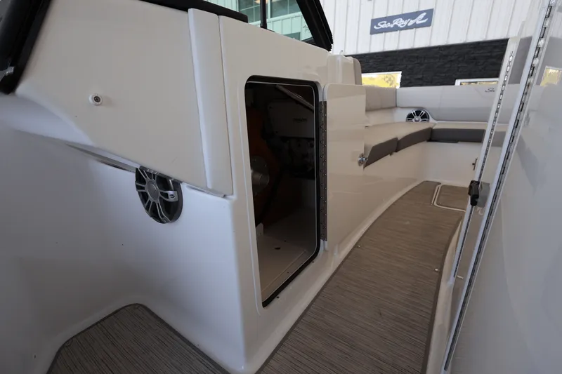 Slide: The Image of Sea Ray SDX 270 Outboard 2025 - 36
