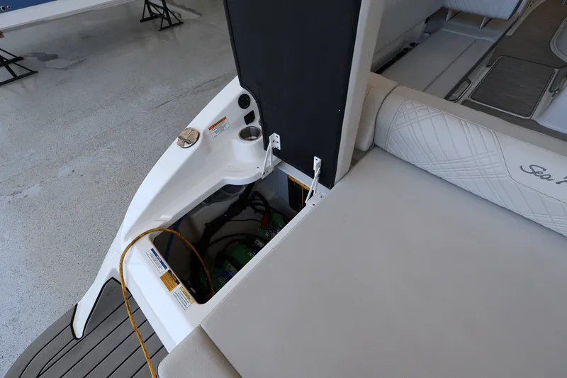 Slide: The Image of Sea Ray SDX 270 Outboard 2025 - 38