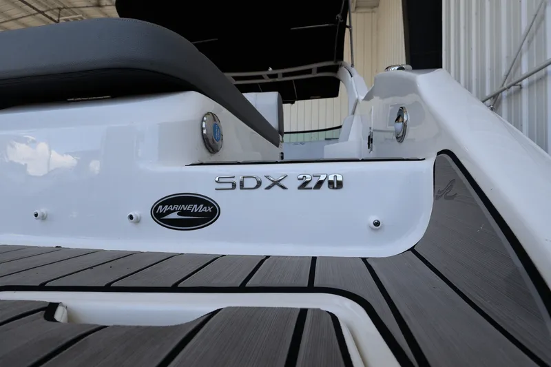 Slide: The Image of Sea Ray SDX 270 Outboard 2025 - 40