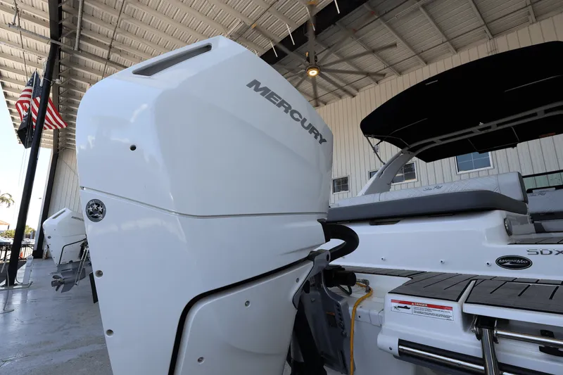 Slide: The Image of Sea Ray SDX 270 Outboard 2025 - 41
