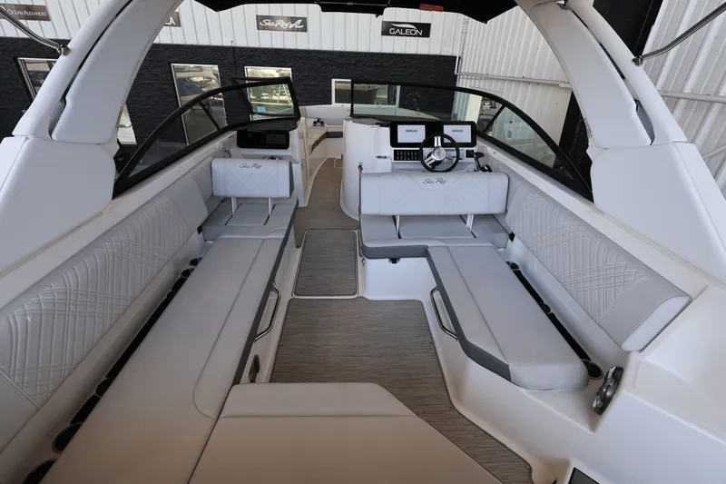 Slide: The Image of Sea Ray SDX 270 Outboard 2025 - 9