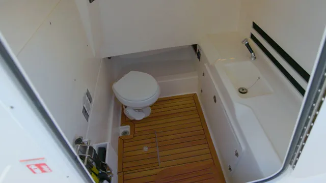Slide: The Image of Boston Whaler 330 Outrage 2026 - 11