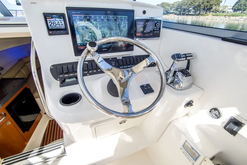 Slide: The Image of Boston Whaler 305 Conquest 2005 - 22