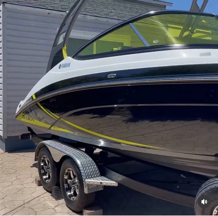 Slide: The Image of Yamaha 212x 2020 - 12204773