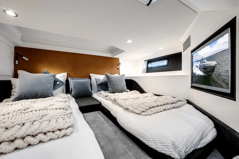 Slide: The Image of Azimut 48-VERVE 2024 - 18