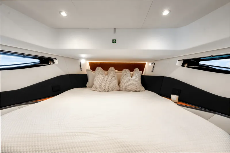 Slide: The Image of Azimut 48-VERVE 2024 - 19