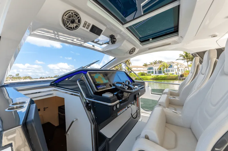 Slide: The Image of Azimut 48-VERVE 2024 - 7