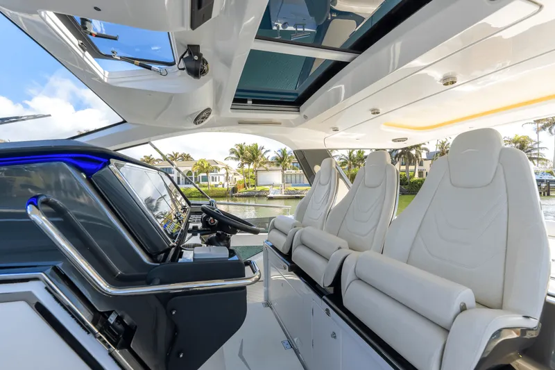 Slide: The Image of Azimut 48-VERVE 2024 - 8