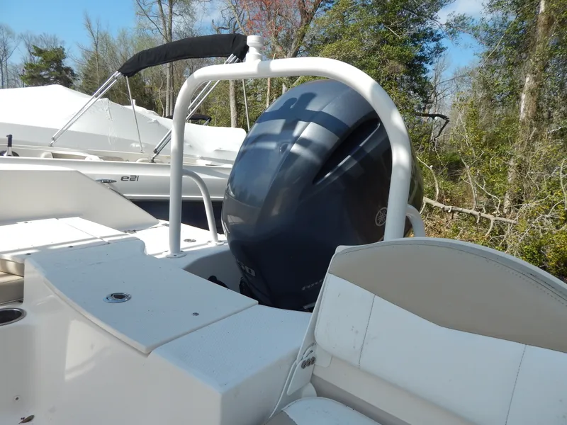 Slide: The Image of Robalo R200 2018 - 4