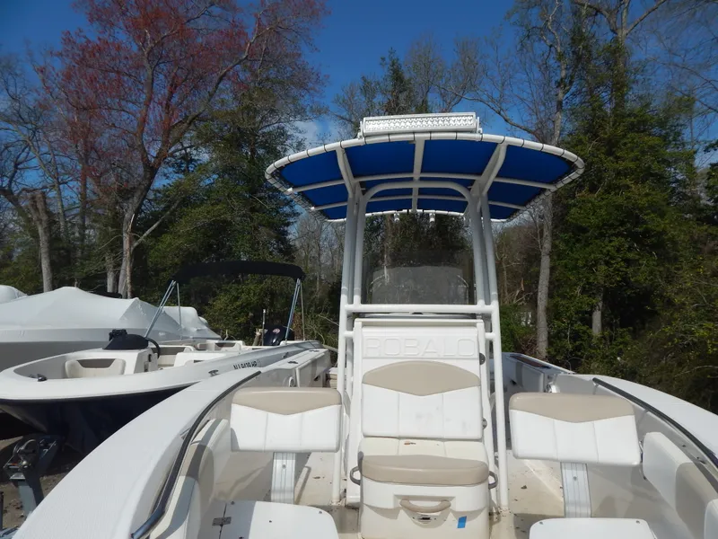 Slide: The Image of Robalo R200 2018 - 1