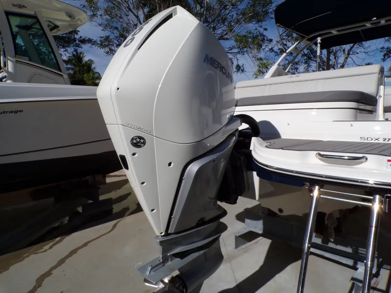 Slide: The Image of Sea Ray SDX 270 2022 - 11