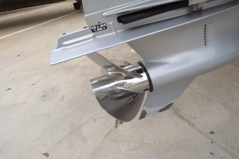 Slide: The Image of Sea Ray SDX 270 2022 - 13