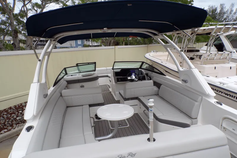 Slide: The Image of Sea Ray SDX 270 2022 - 14