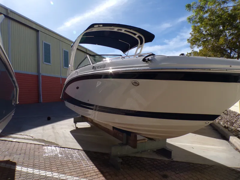 Slide: The Image of Sea Ray SDX 270 2022 - 2