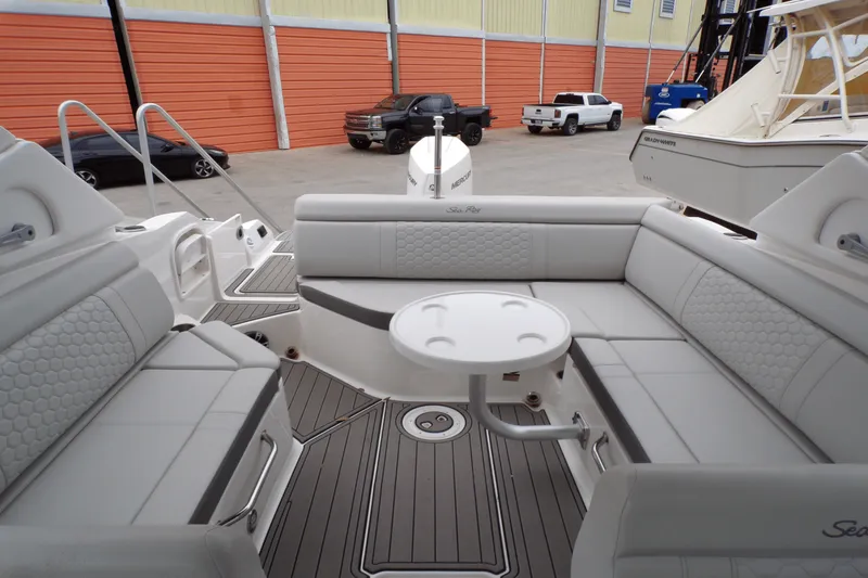 Slide: The Image of Sea Ray SDX 270 2022 - 21