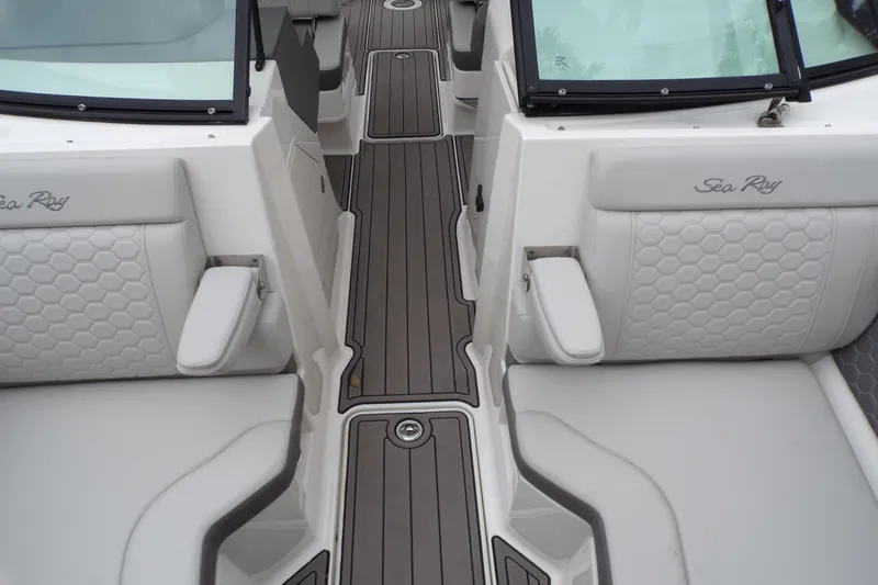 Slide: The Image of Sea Ray SDX 270 2022 - 24