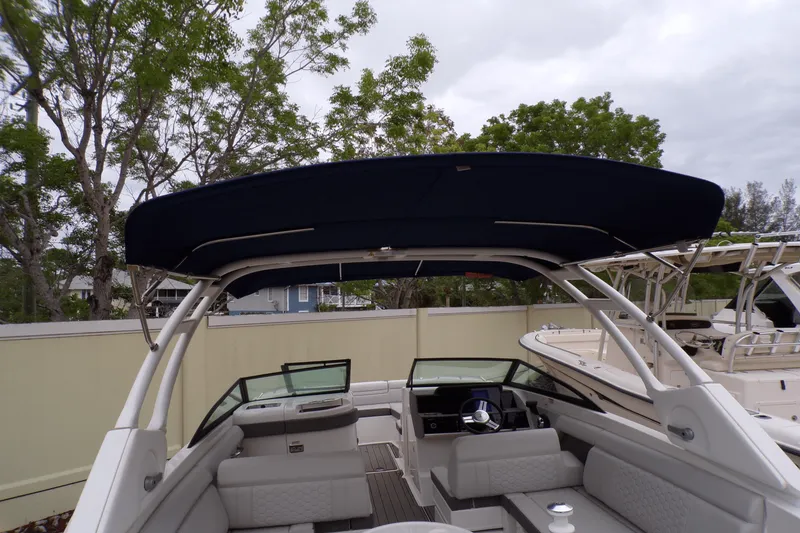 Slide: The Image of Sea Ray SDX 270 2022 - 26